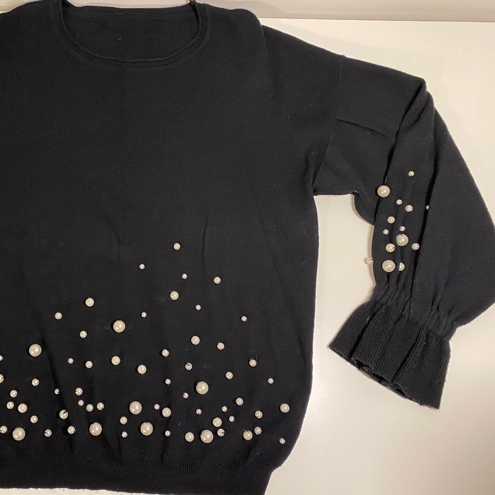 black sweater with peals - M